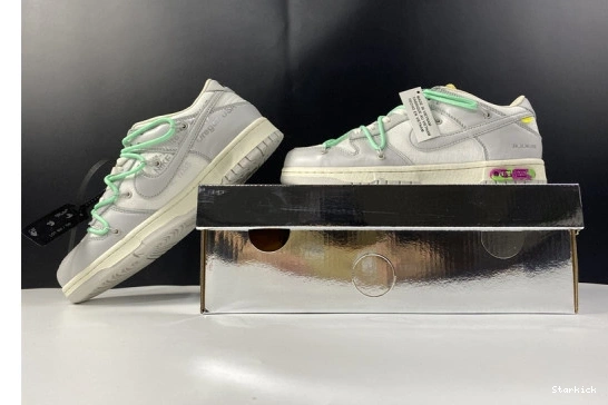 DM1602-114 Nike 4 Lot Low Dunk O-W 0205